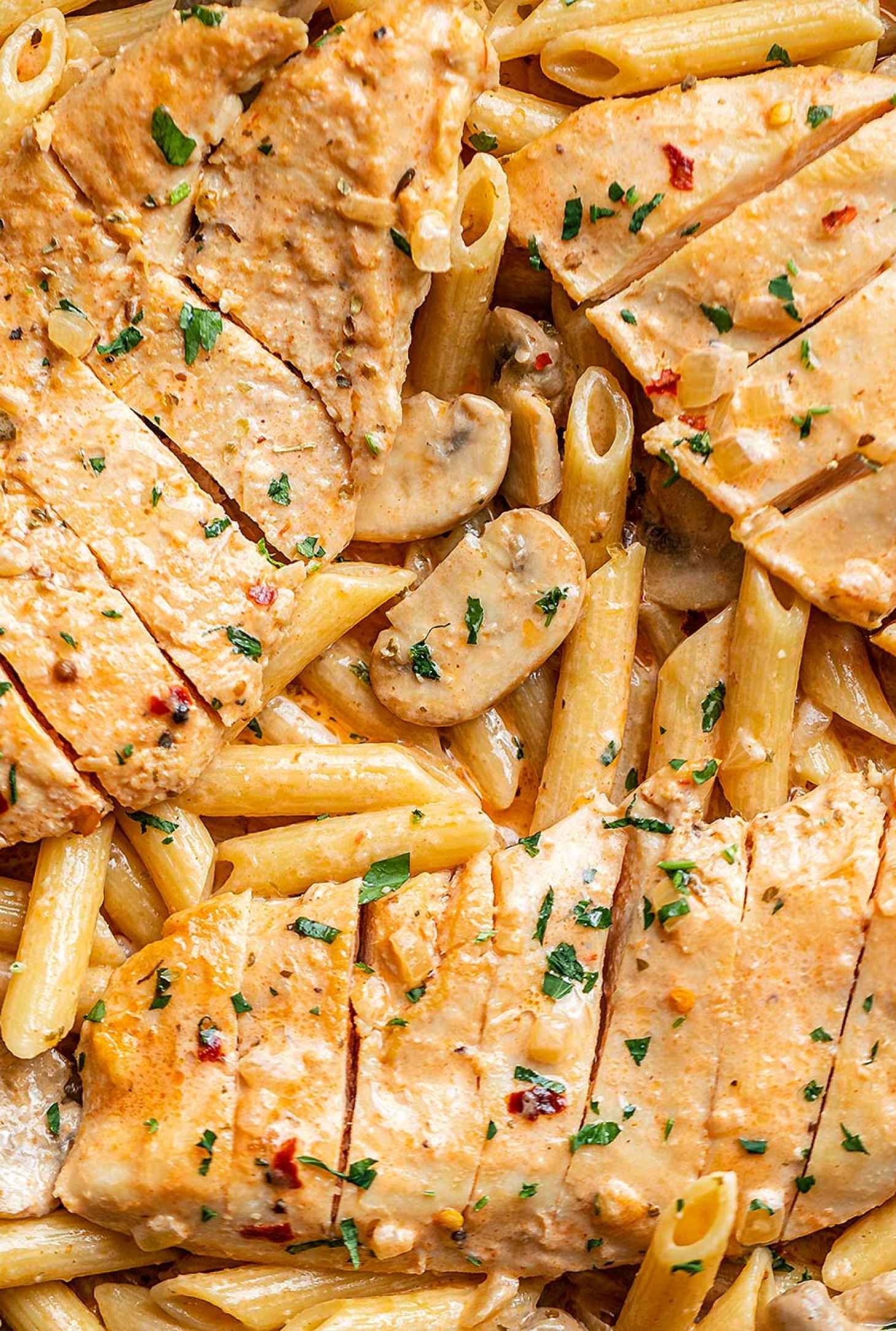 Creamy Chicken Mushroom Pasta - #recipe by #eatwell101 - https://www.eatwell101.com/creamy-chicken-mushroom-pasta-recipe