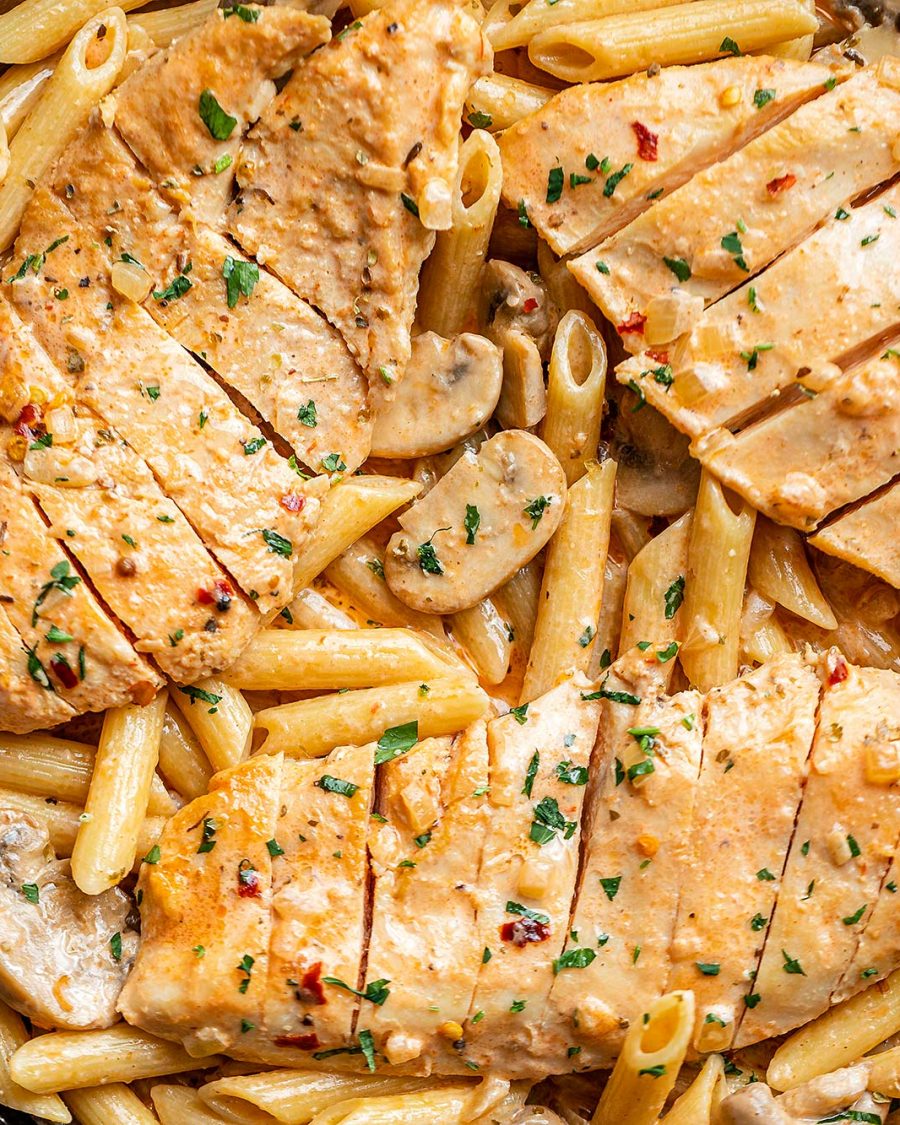 Creamy Chicken Mushroom Pasta - #recipe by #eatwell101 - https://www.eatwell101.com/creamy-chicken-mushroom-pasta-recipe