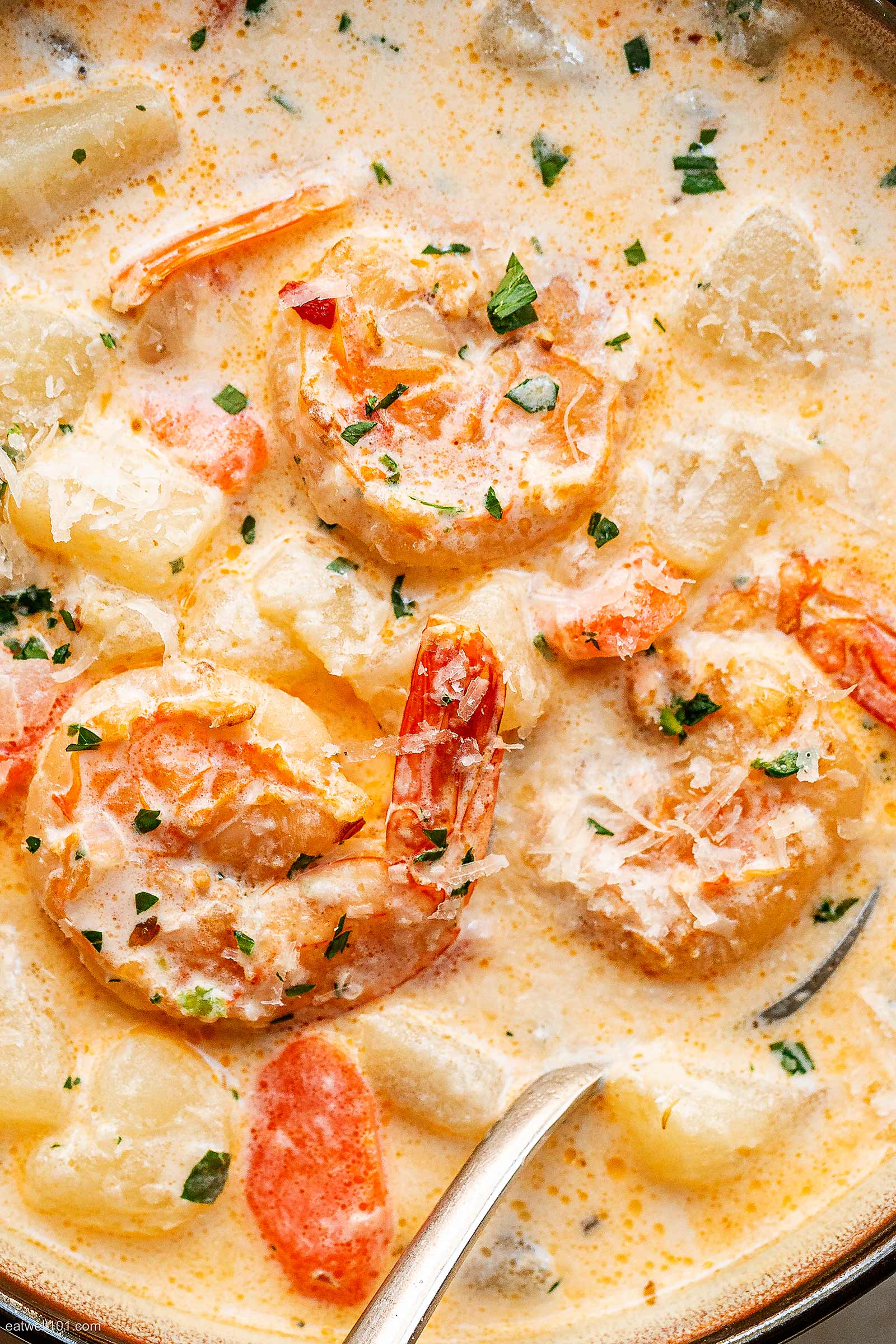 https://www.eatwell101.com/wp-content/uploads/2020/01/Creamy-Potato-Shrimp-Soup-5.jpg