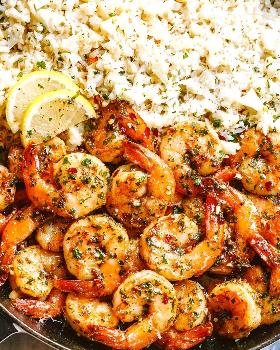 Garlic Butter Shrimp with Lemon Parmesan Cauliflower Rice - #recipe by #eatwell101 - https://www.eatwell101.com/garlic-butter-shrimp-parmesan-cauliflower-rice-recipe