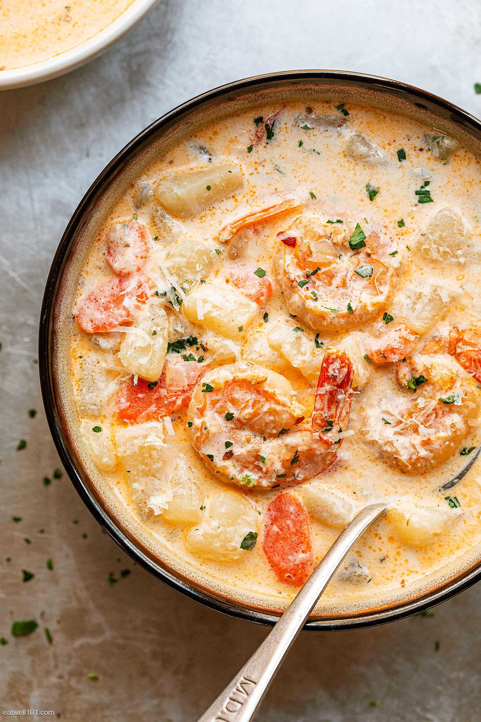 https://www.eatwell101.com/wp-content/uploads/2020/01/Potato-Shrimp-Chowder-Recipe-1.jpg