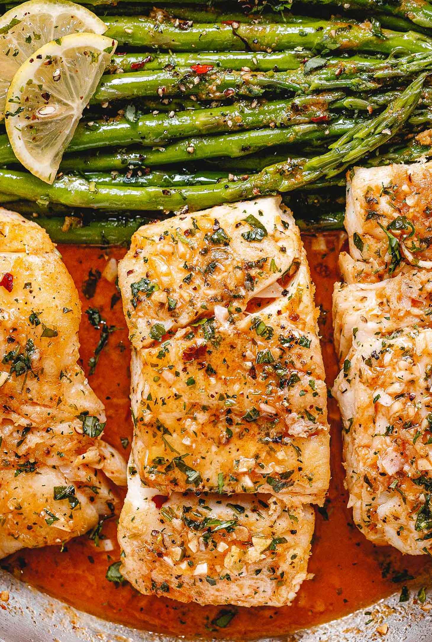 Garlic Butter Cod with Lemon Asparagus Skillet - #recipe by #eatwell101 - https://www.eatwell101.com/garlic-butter-cod-asparagus-skillet-recipe