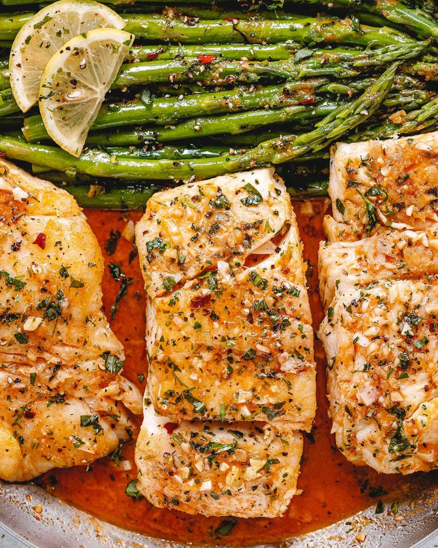 Garlic Butter Cod with Lemon Asparagus Skillet - #recipe by #eatwell101 - https://www.eatwell101.com/garlic-butter-cod-asparagus-skillet-recipe
