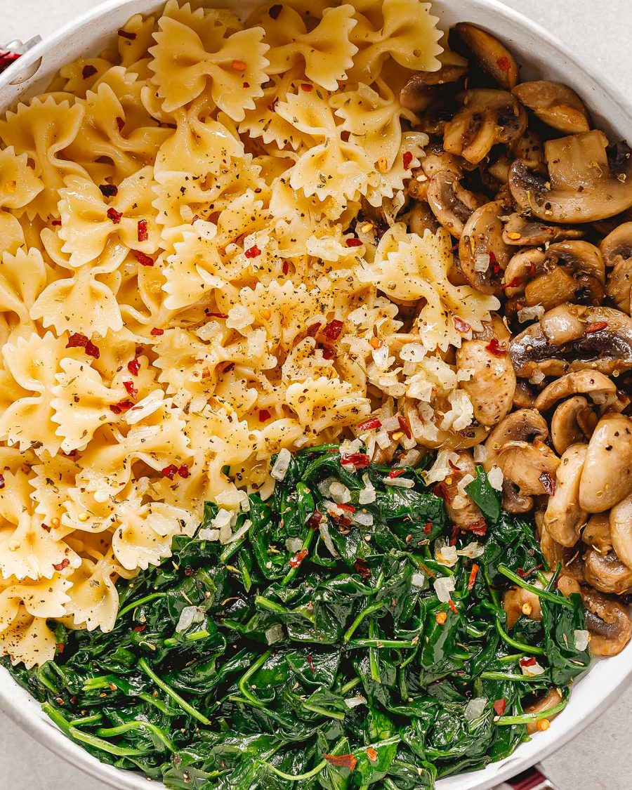 Parmesan Spinach Mushroom Pasta Skillet - #recipe by #eatwell101 - https://www.eatwell101.com/parmesan-spinach-mushroom-pasta-skillet-recipe