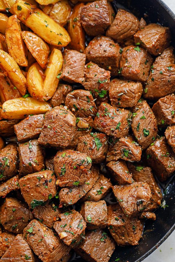 Garlic Butter Steak Bites and Potatoes