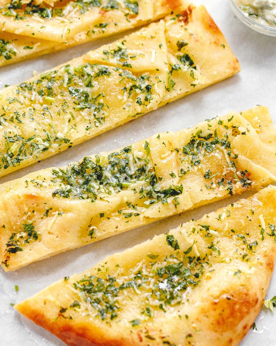 Oven-Baked Garlic Herb Butter Flatbread - #recipe by #eatwell101 - https://www.eatwell101.com/garlic-herb-butter-flatbread-recipe