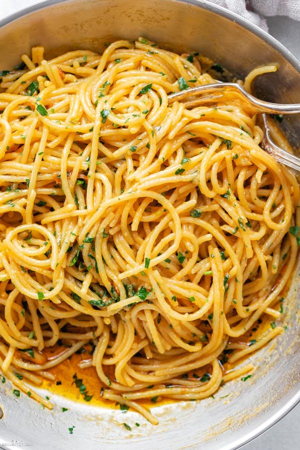 Garlic Butter Parmesan Pasta - #recipe by #eatwell101 - https://www.eatwell101.com/spicy-garlic-butter-pasta-recipe
