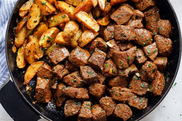 Garlic Butter Steak Bites and Potatoes