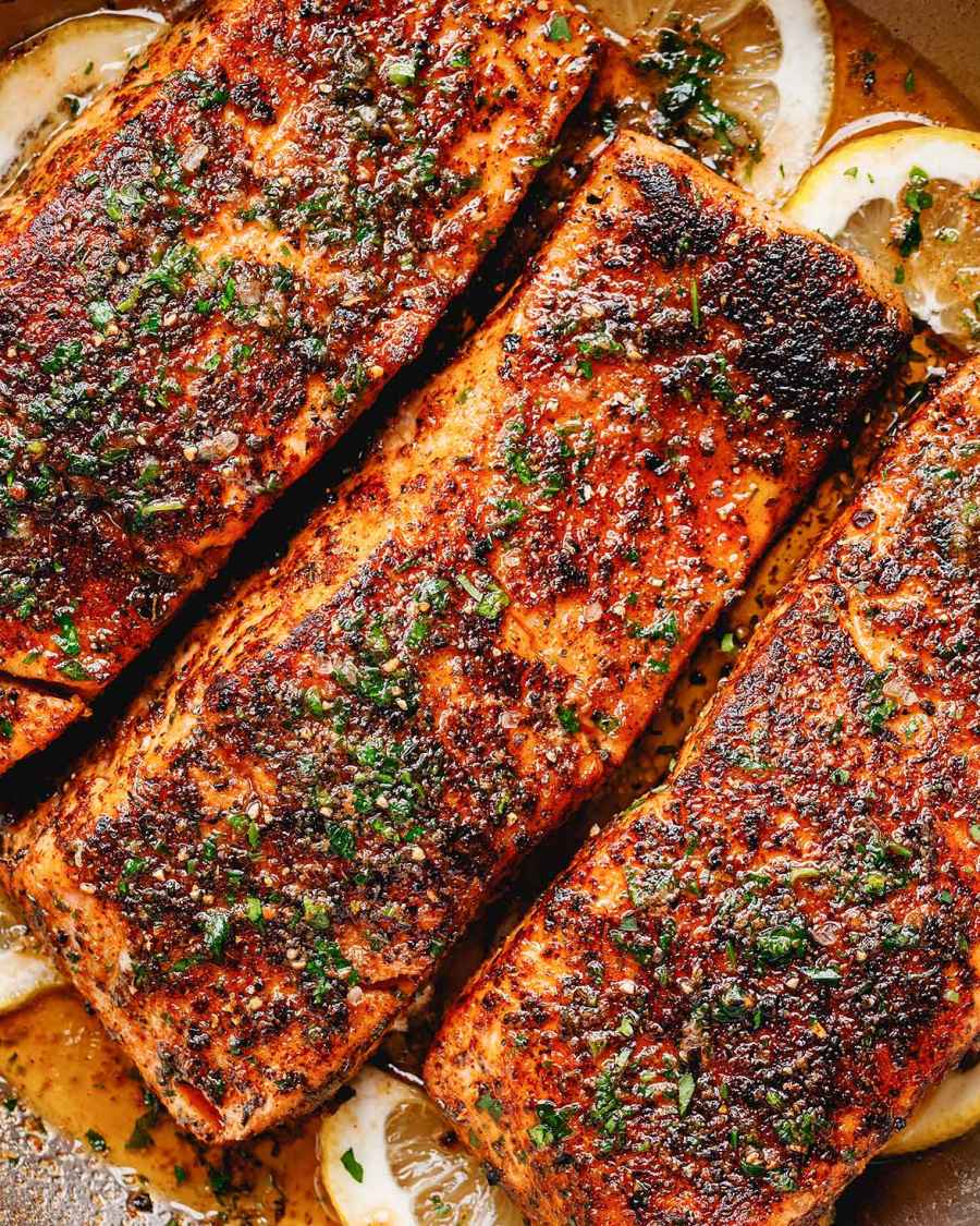 Blackened Salmon with Lemon Butter Sauce - #recipe by #eatwell101 - https://www.eatwell101.com/blackened-salmon-recipe