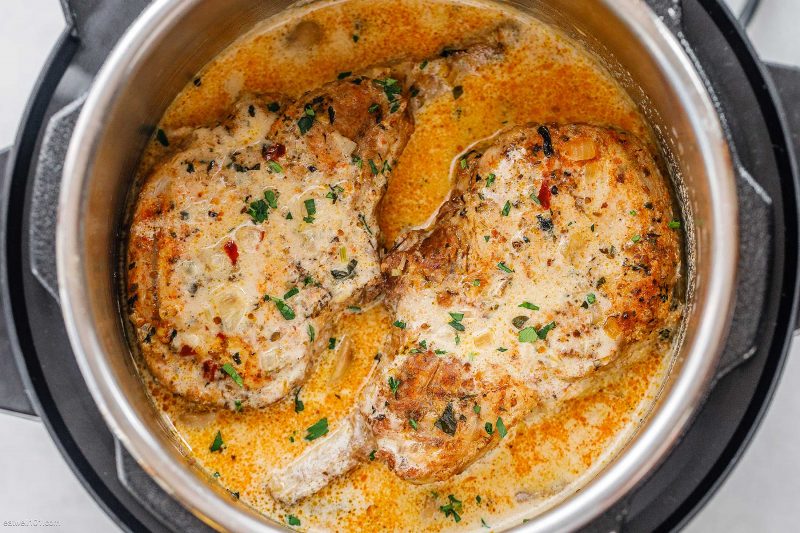 https://www.eatwell101.com/wp-content/uploads/2020/03/Instant-Pot-Pork-Chops-in-Creamy-Mushroom-Sauce-800x533.jpg