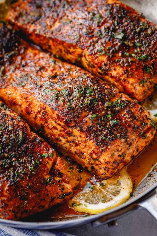Blackened Salmon with Lemon Butter Sauce - #recipe by #eatwell101 - https://www.eatwell101.com/blackened-salmon-recipe