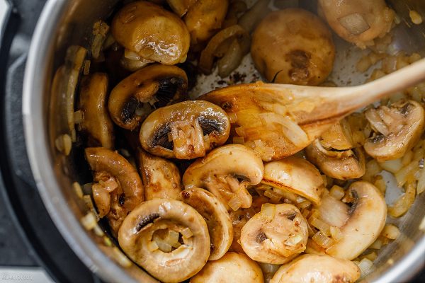 Instant Pot Pork Chops in Creamy Mushroom Sauce