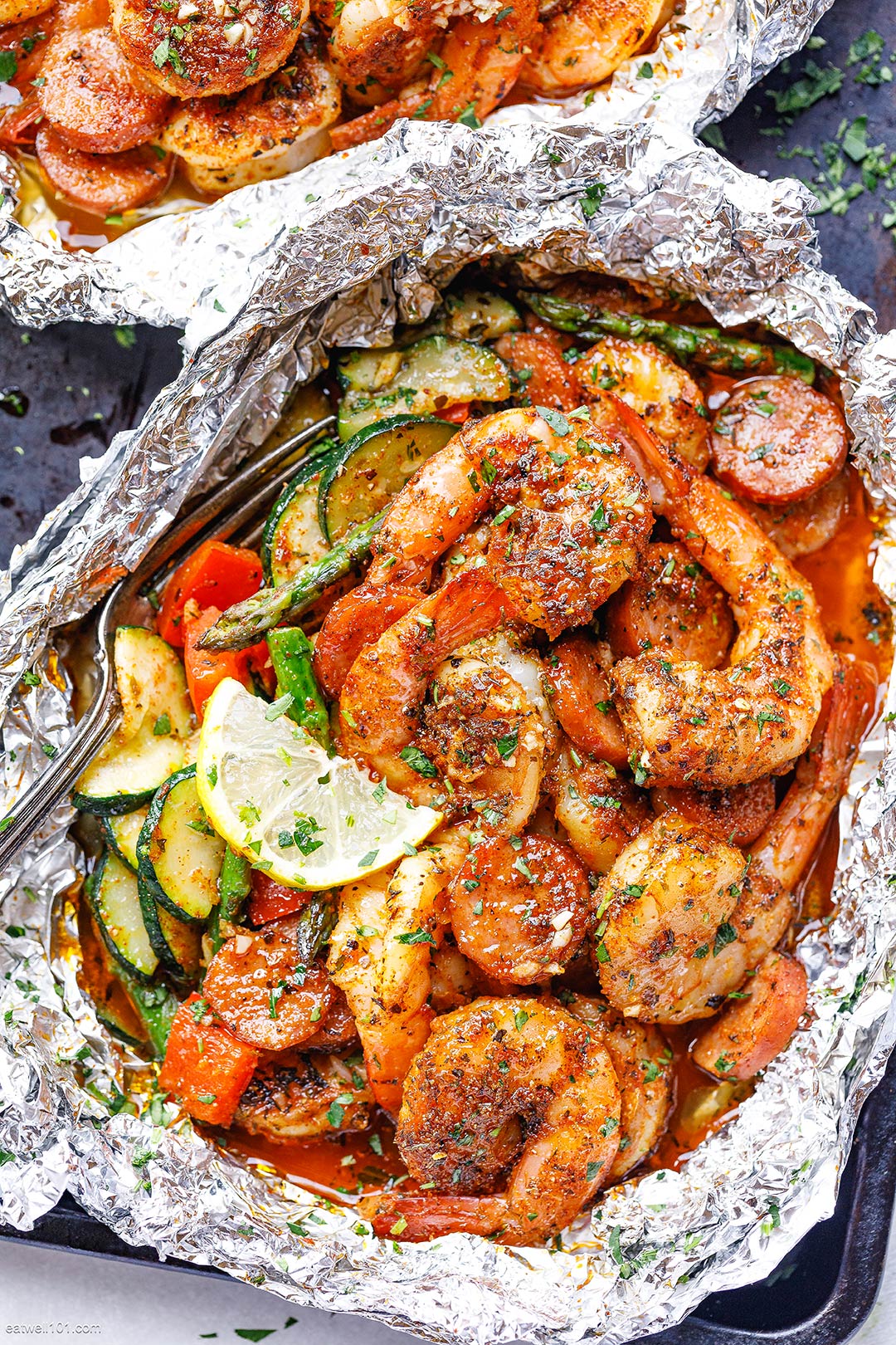 Cajun Sausage Shrimp Vegetable Foil Packs Recipe – Shrimp and Sausage ...