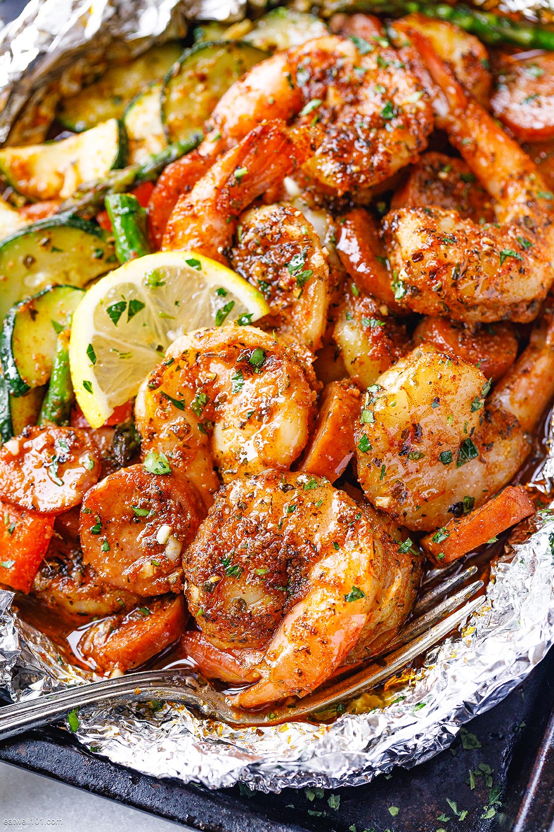 Cajun Sausage Shrimp Vegetable Foil Packs Recipe – Shrimp and Sausage ...