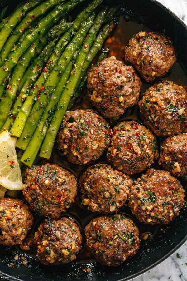 Cheesy Turkey Meatballs with Asparagus - #recipe by #eatwell101 - https://www.eatwell101.com/cheesy-meatballs-asparagus-recipe