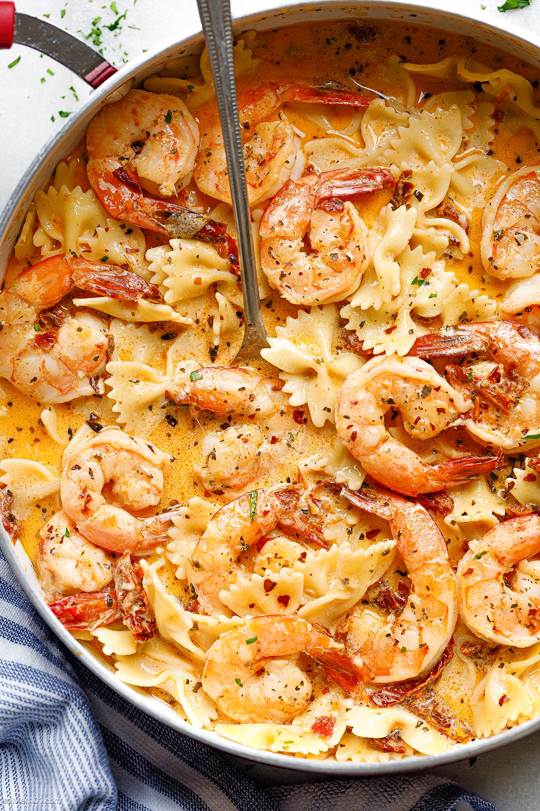 Creamy Shrimp Pasta Recipe How To Cook Shrimp And Pasta Eatwell101