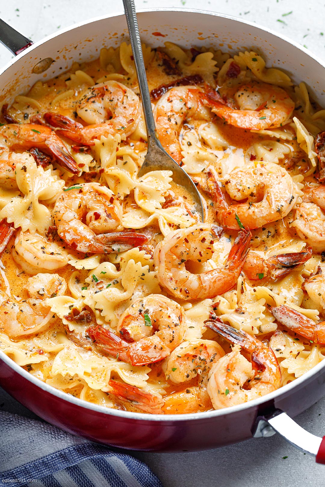 Creamy Garlic Shrimp Pasta recipe