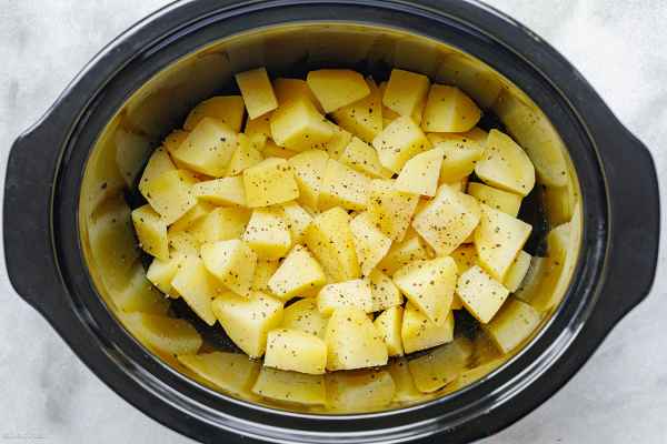 Crockpot Creamy Garlic Pork Chops Potatoes