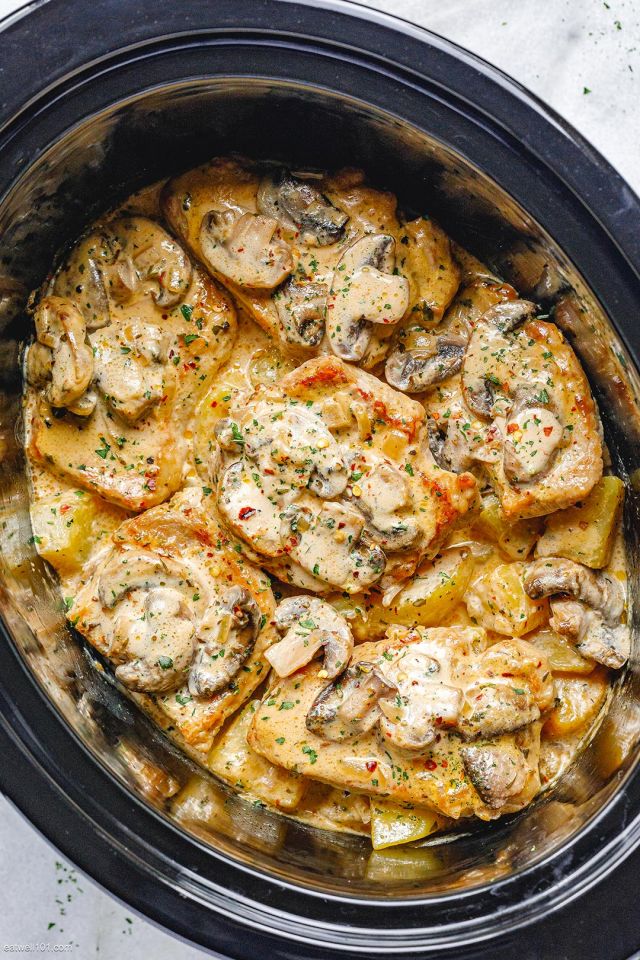 Crockpot Creamy Garlic Pork Chops Potatoes