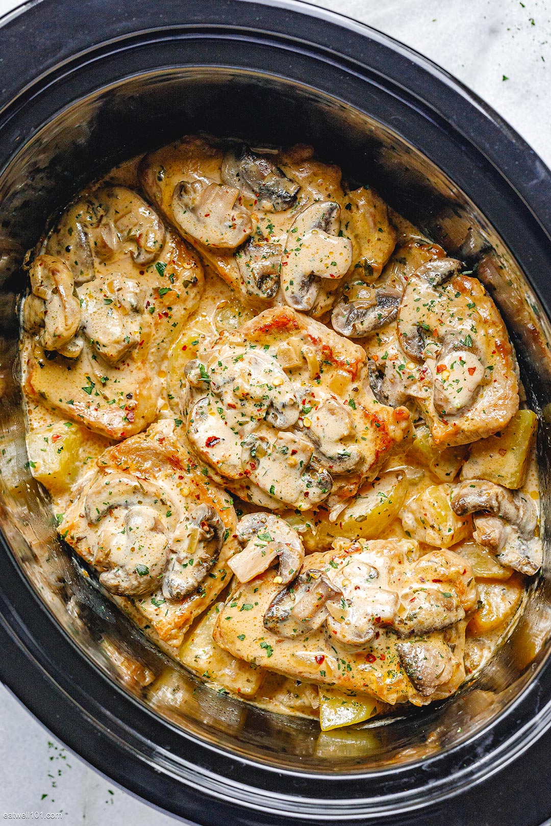 https://www.eatwell101.com/wp-content/uploads/2020/04/Crockpot-Pork-Chops-and-Potatoes-In-Creamy-Mushroom-Sauce.jpg