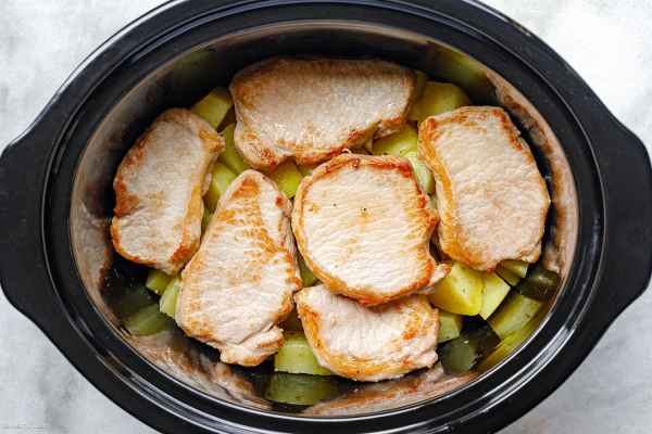 Crockpot Creamy Garlic Pork Chops Potatoes