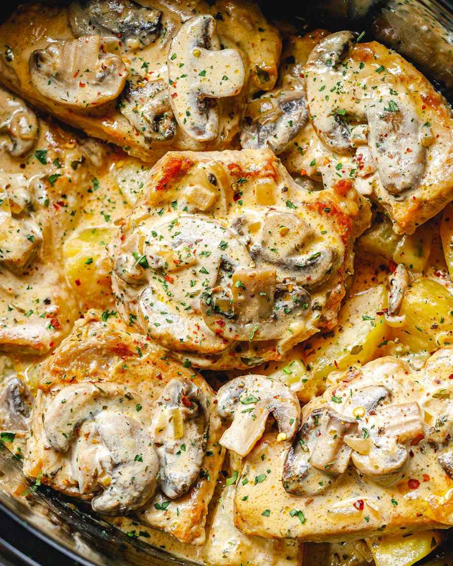 Crockpot Creamy Garlic Pork Chops with Mushrooms and Potatoes - #recipe by #eatwell101 - https://www.eatwell101.com/crockpot-pork-chops-recipe
