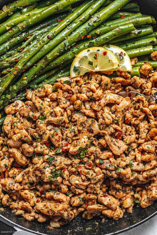 Garlic Butter Pork with Lemon Asparagus - #recipe by #eatwell101 - https://www.eatwell101.com/garlic-butter-pork-asparagus-recipe