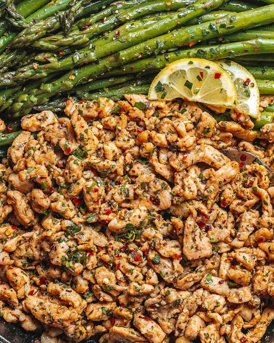 Garlic Butter Pork with Lemon Asparagus - #recipe by #eatwell101 - https://www.eatwell101.com/garlic-butter-pork-asparagus-recipe