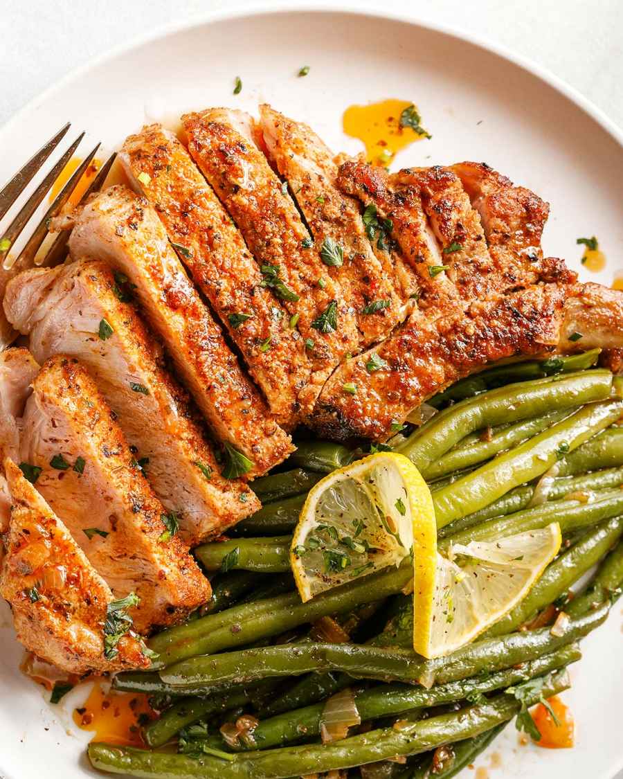 Instant Pot Pork Chops with Green Beans - #recipe by #eatwell101 - https://www.eatwell101.com/instant-pot-pork-chops-green-beans-recipe
