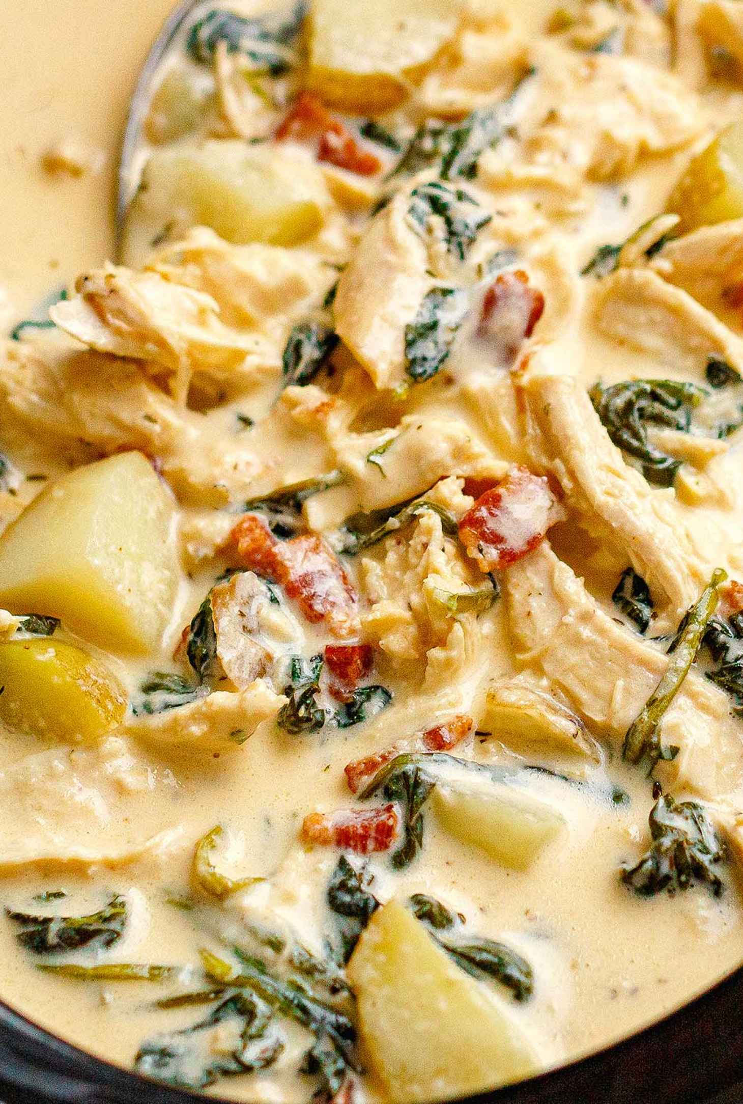 Slow Cooker Creamy Chicken Soup with Spinach Potato - #recipe by #eatwell101 - https://www.eatwell101.com/slow-cooker-chicken-potato-soup-recipe