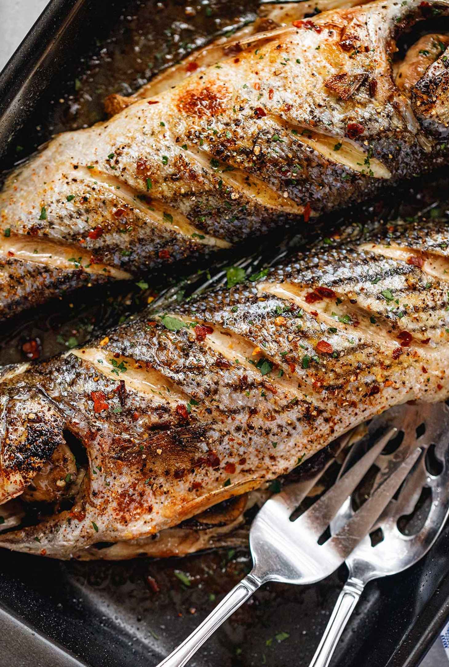 Grilled Stuffed Sea Bass with Garlic Mushrooms - #recipe by #eatwell101 - https://www.eatwell101.com/grilled-stuffed-sea-bass-with-garlic-mushrooms