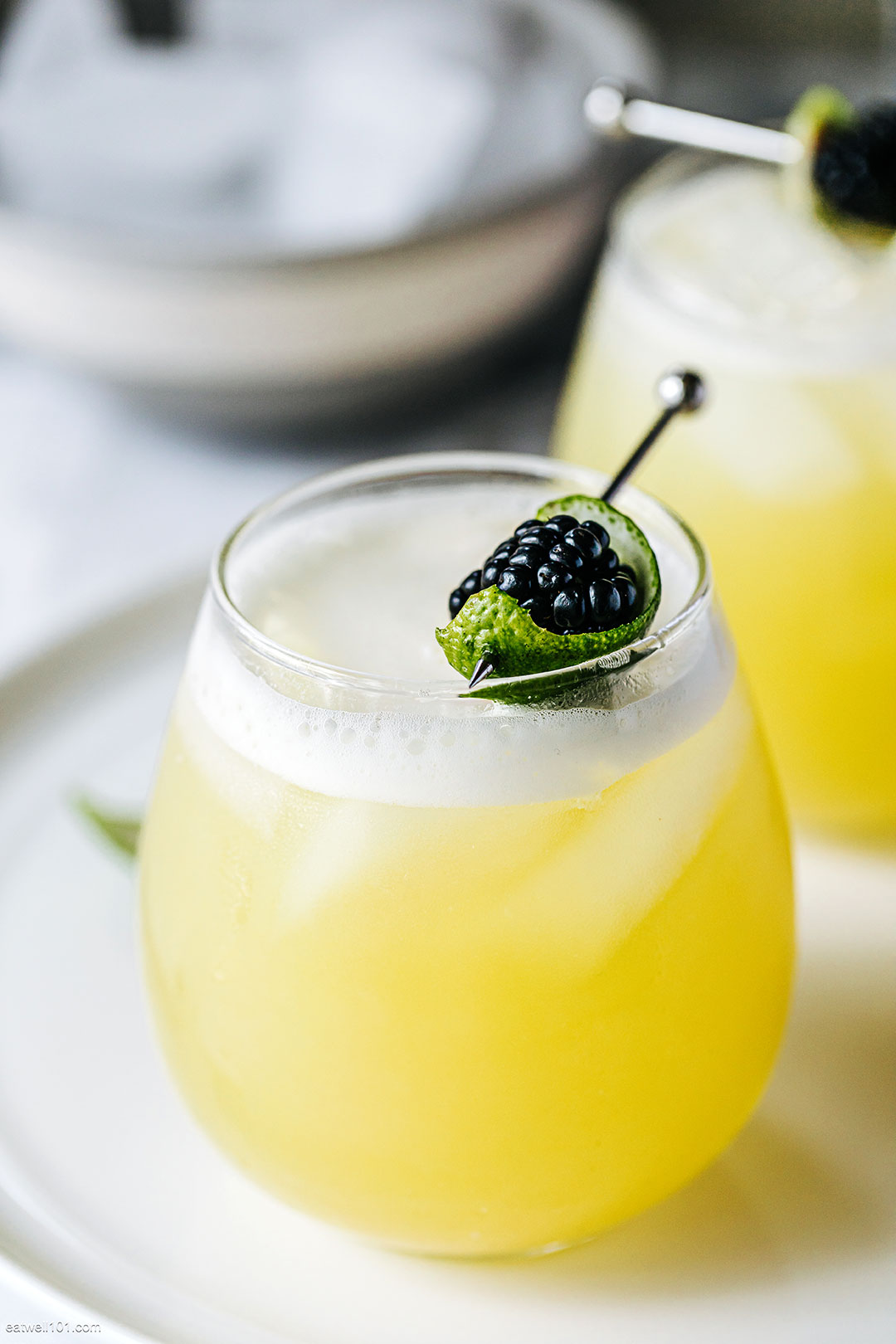 Hawaiian Pineapple Cosmopolitan Cocktail Recipe — Eatwell101