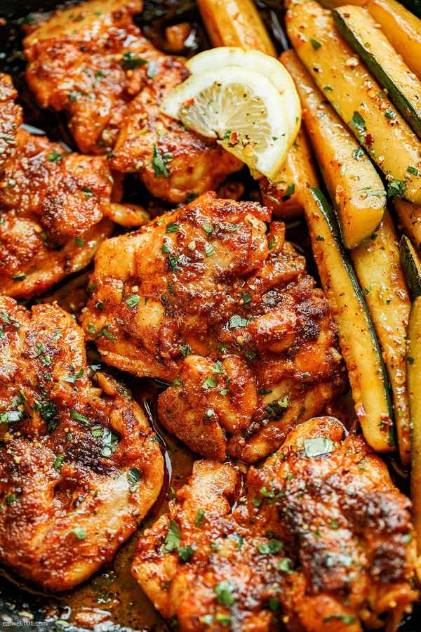 Paprika Chicken Thighs with Lemon Zucchini Skillet - #recipe by #eatwell101 - https://www.eatwell101.com/paprika-chicken-thighs-recipe
