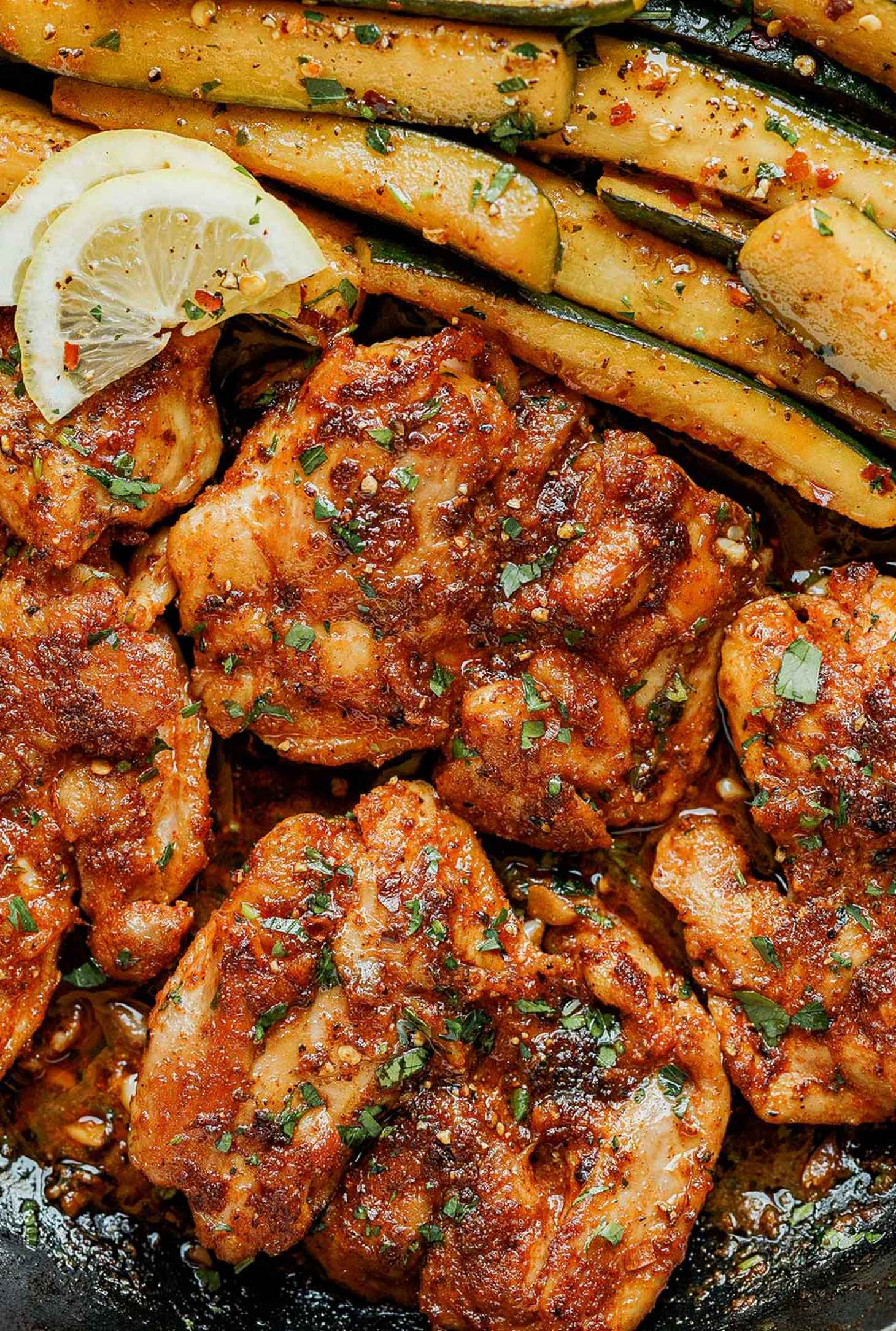 Paprika Chicken Thighs with Lemon Zucchini Skillet - #recipe by #eatwell101 - https://www.eatwell101.com/paprika-chicken-thighs-recipe