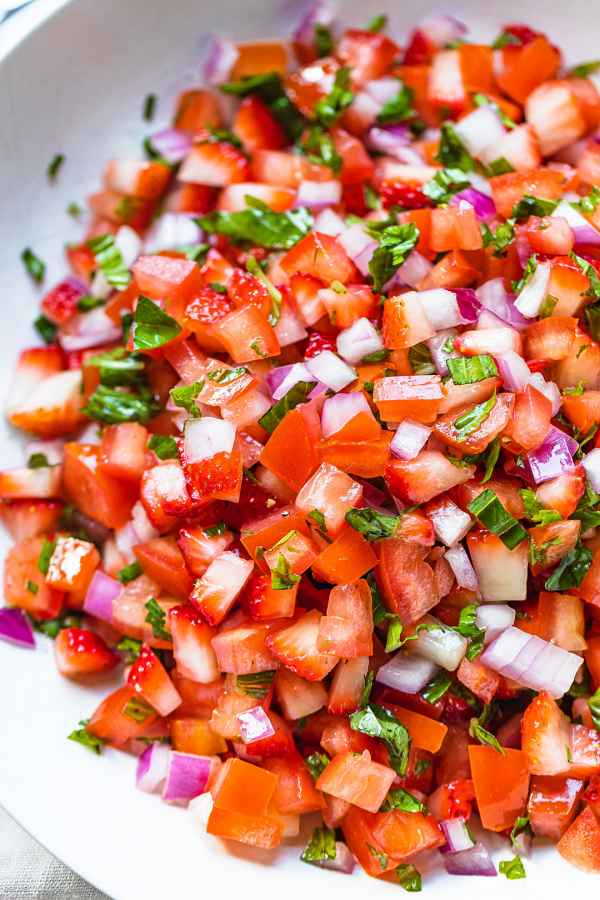 Tomato Basil Strawberry Salsa - #recipe by #eatwell101 - https://www.eatwell101.com/tomato-basil-strawberry-salsa-recipe