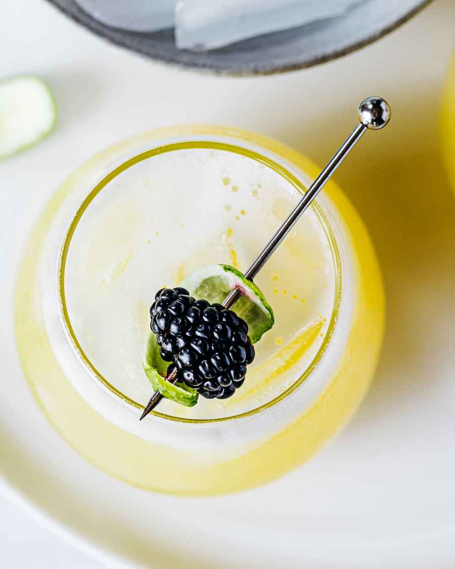 Hawaiian Pineapple Cosmopolitan Cocktail - #recipe by #eatwell101 - https://www.eatwell101.com/hawaiian-pineapple-cosmopolitan-cocktail-recipe