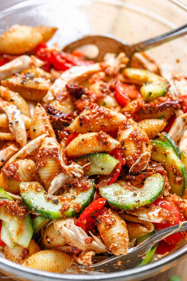 Healthy Chicken Pasta Salad with Cucumber and Parmesan Balsamic Dressing - #recipe by #eatwell101 - https://www.eatwell101.com/chicken-pasta-salad-recipe