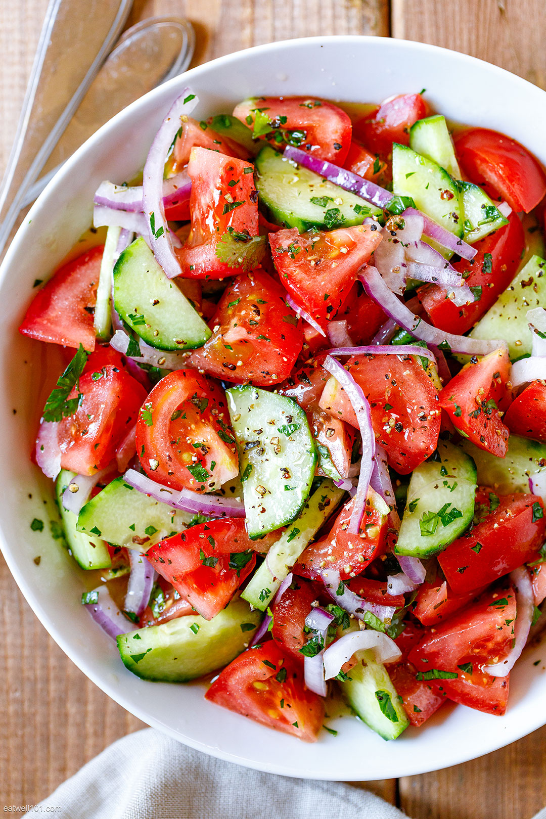 https://www.eatwell101.com/wp-content/uploads/2020/06/cucumber-salad-1.jpg