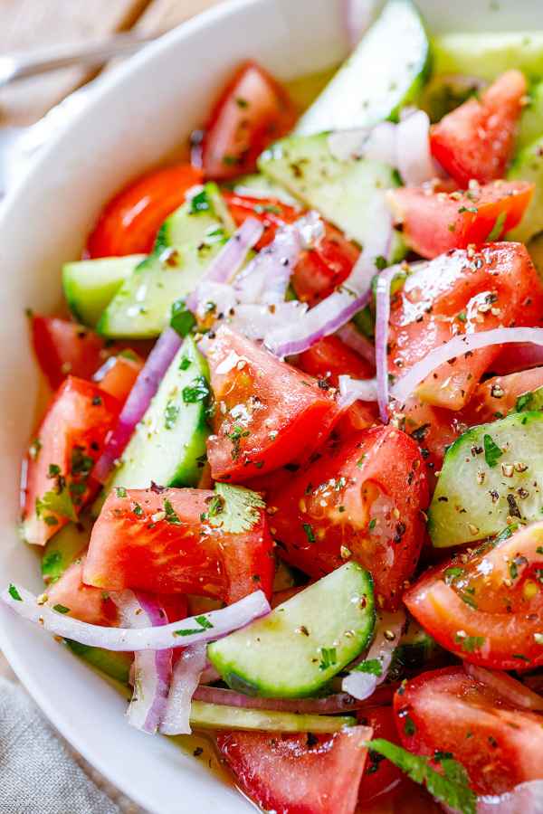 Easy Tomato Cucumber Salad - #recipe by #eatwell101 - https://www.eatwell101.com/tomato-cucumber-salad-recipe