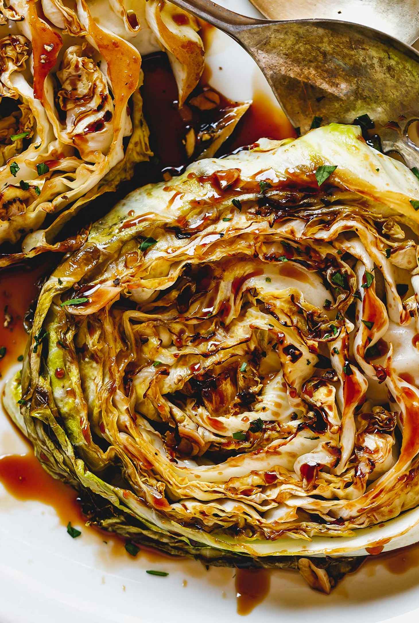 Honey Balsamic Pan-Seared Cabbage Steaks - #recipe by #eatwell101 - https://www.eatwell101.com/honey-balsamic-cabbage-steaks-recipe