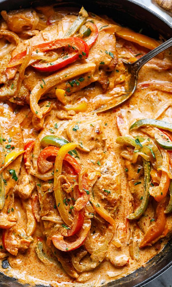 Creamy Fajita Chicken Breasts Skillet