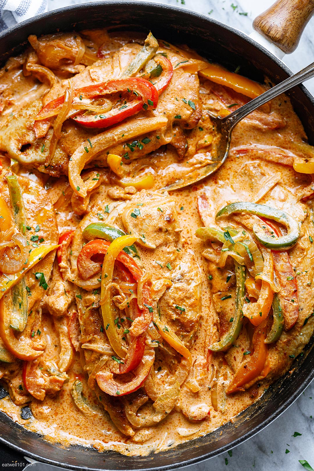 Easy Creamy Chicken Fajita Skillet Recipe - Healthy Fitness Meals