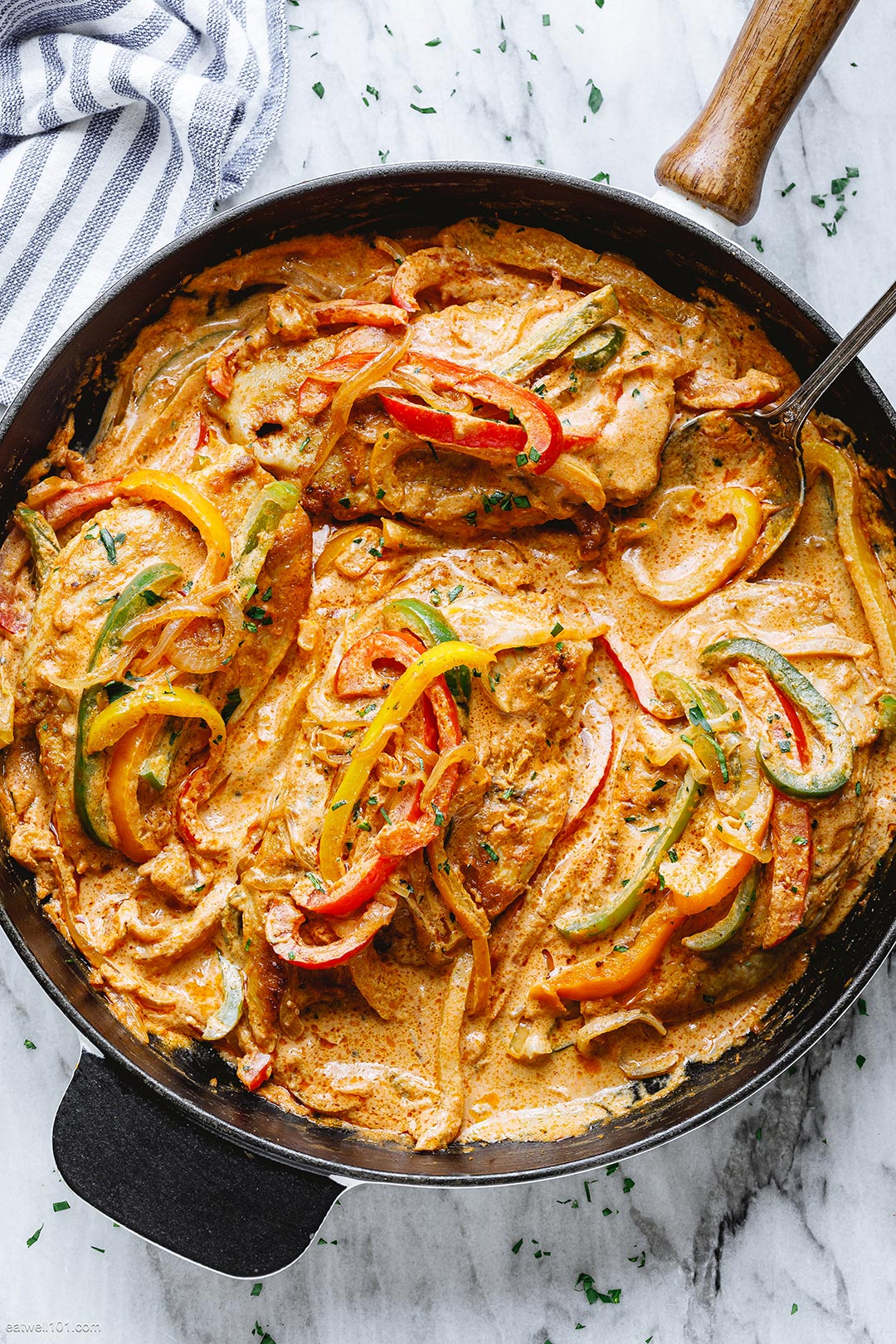 Skillet Chicken Fajitas with Creamy Jalapeño Verde Sauce. - Half