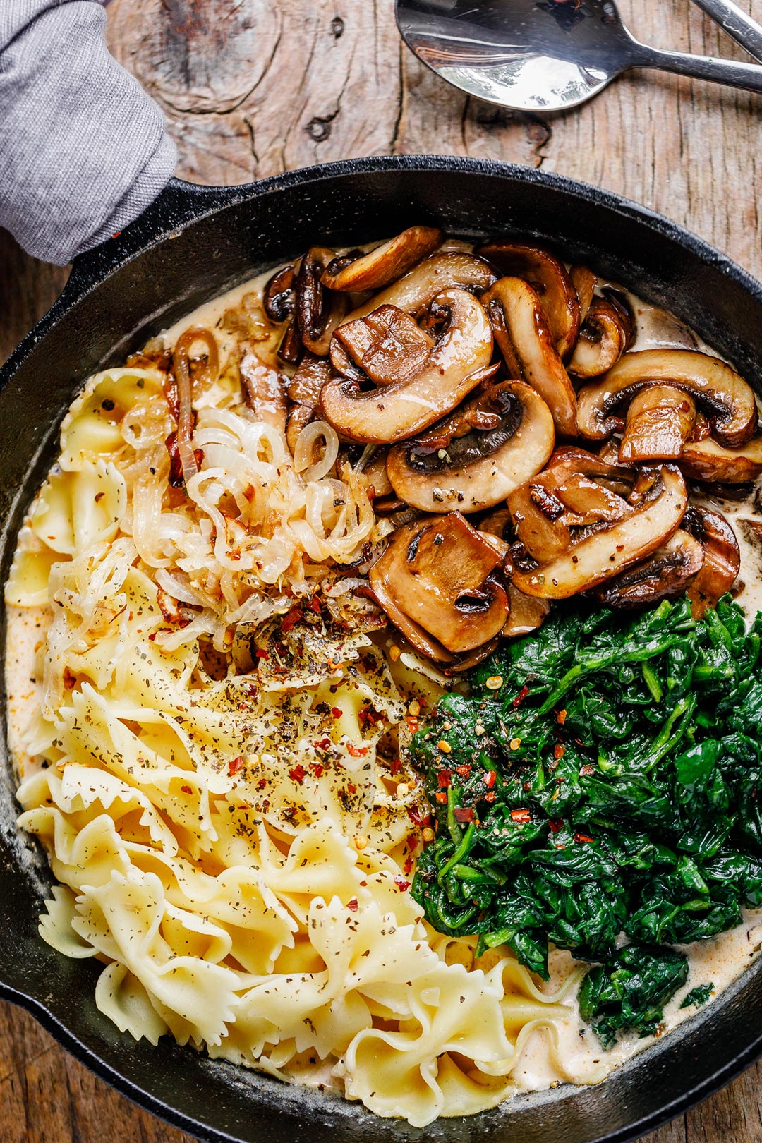 One-Pot Garlic Parmesan Pasta Recipe with Spinach and Mushrooms – Creamy  Pasta Recipe — Eatwell101