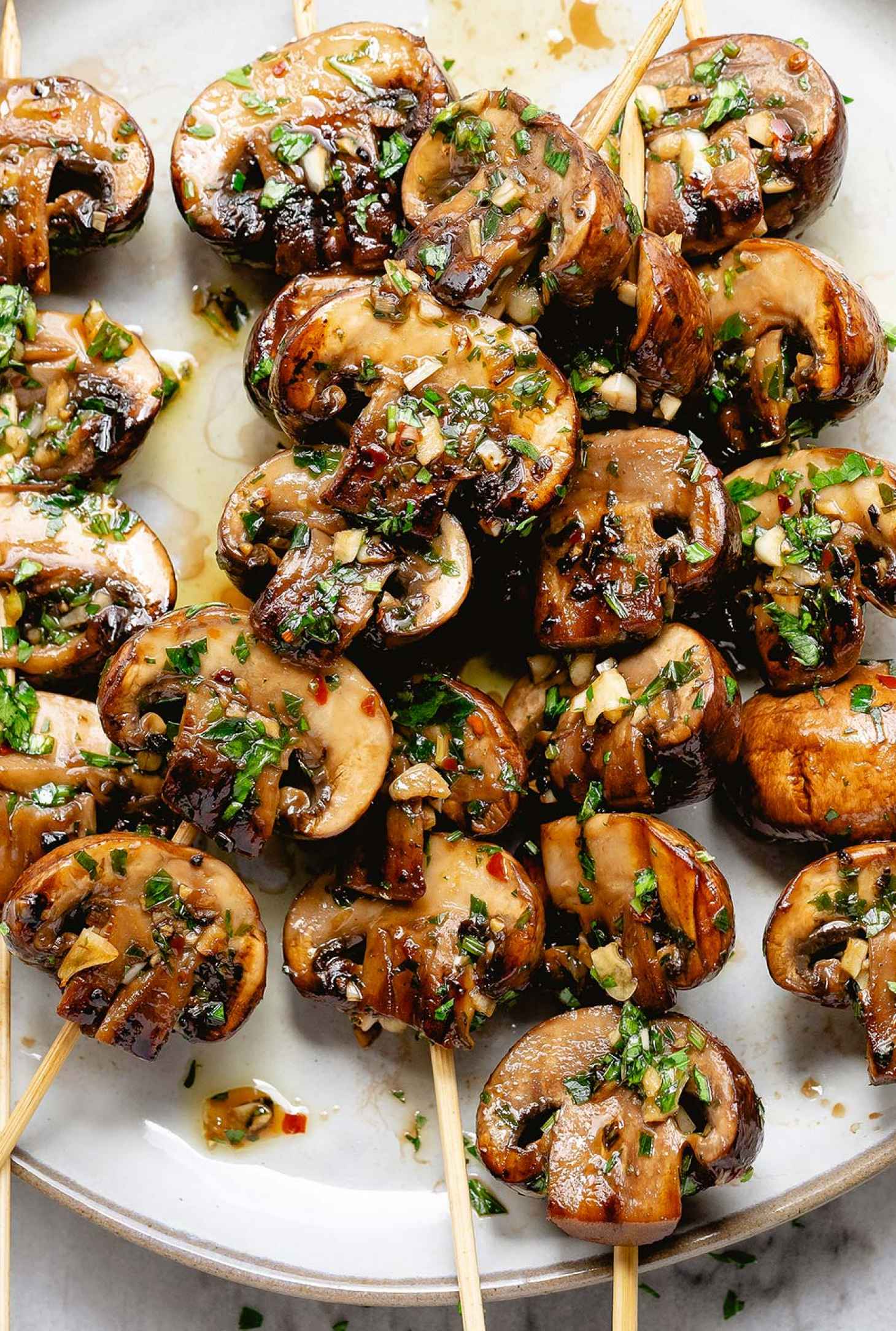 Grilled Garlic Mushroom Skewers - #recipe by #eatwell101 - https://www.eatwell101.com/grilled-mushroom-skewers-recipe