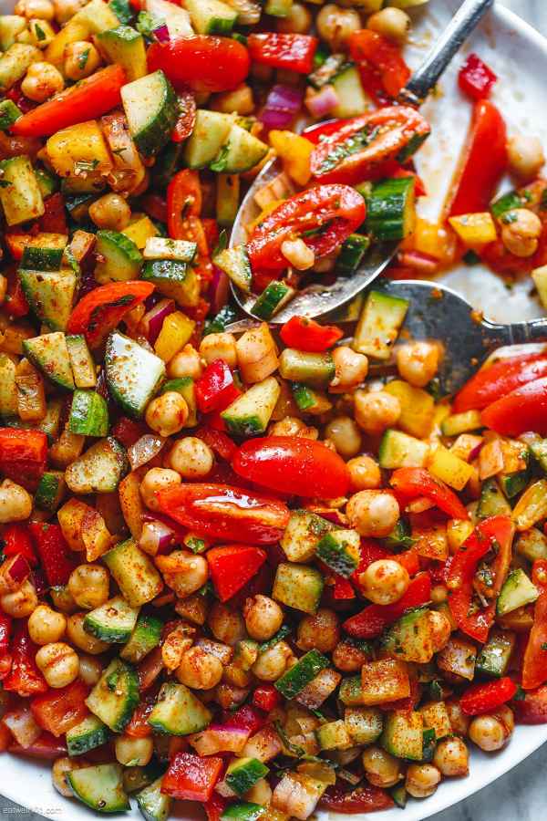 Mediterranean Chickpea Salad - #recipe by #eatwell101 - https://www.eatwell101.com/mediterranean-chickpea-salad-recipe
