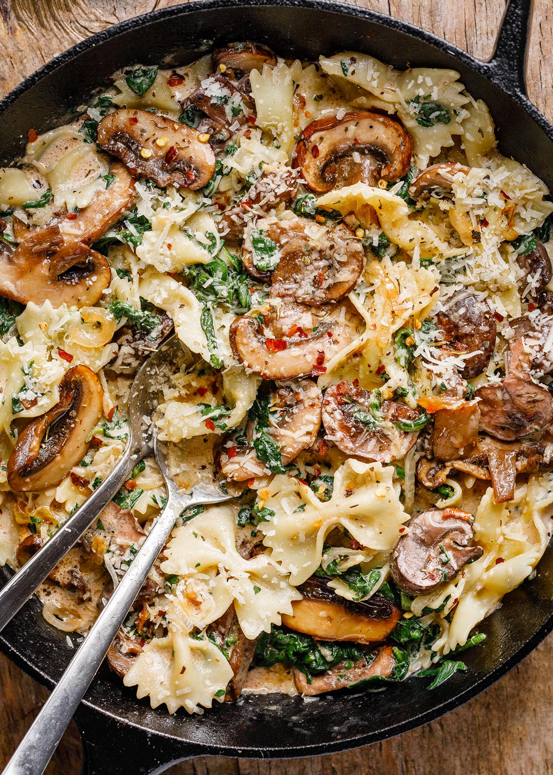 One-Pot Garlic Parmesan Pasta Recipe with Spinach and Mushrooms