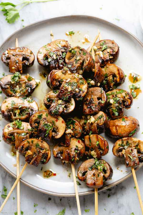Grilled Garlic Mushroom Skewers - #recipe by #eatwell101 - https://www.eatwell101.com/grilled-mushroom-skewers-recipe