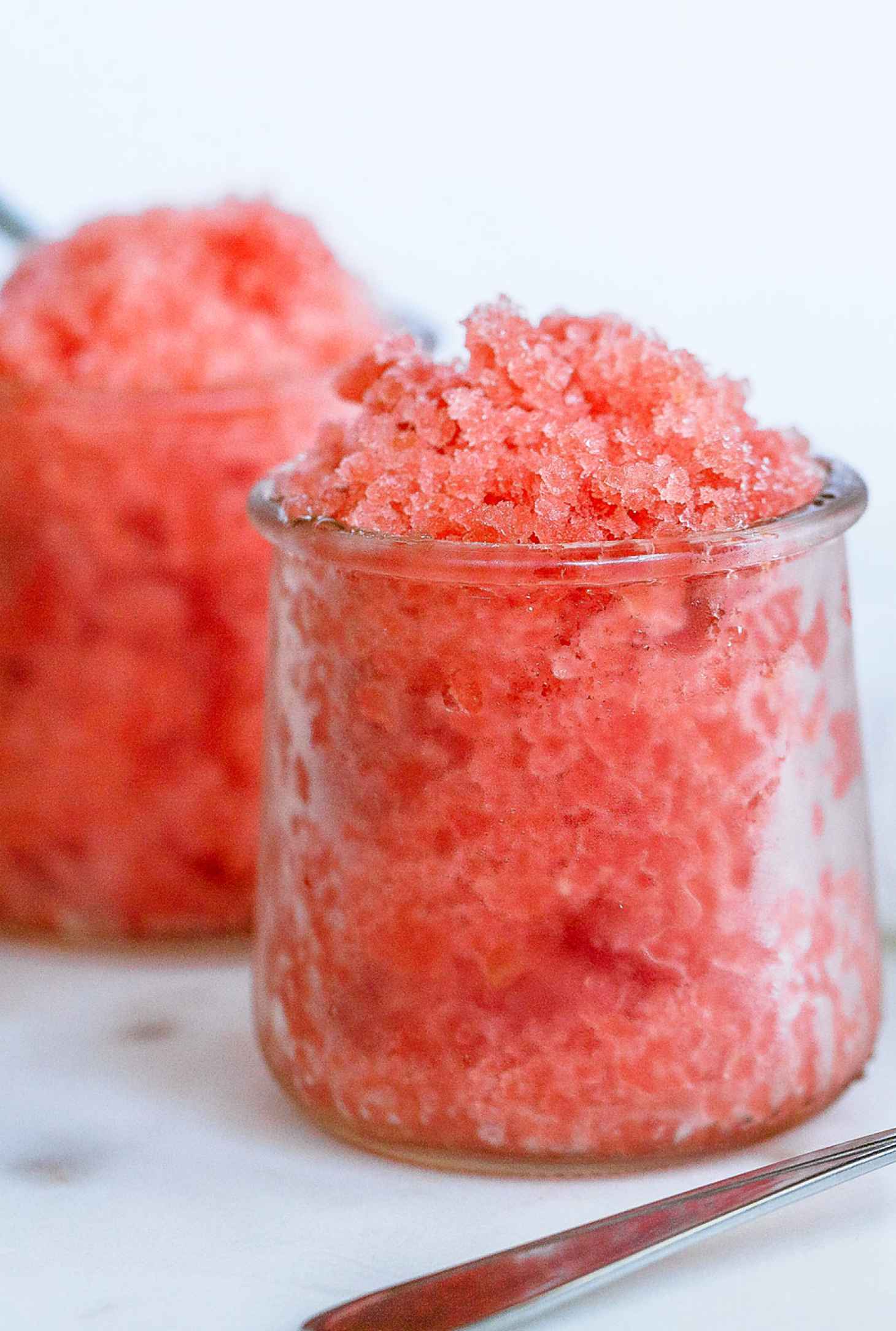16 Healthy Summer Dessert Ideas 7 3-Ingredients Watermelon Granita - #recipe by #eatwell101 - https://www.eatwell101.com/watermelon-granita-recipe