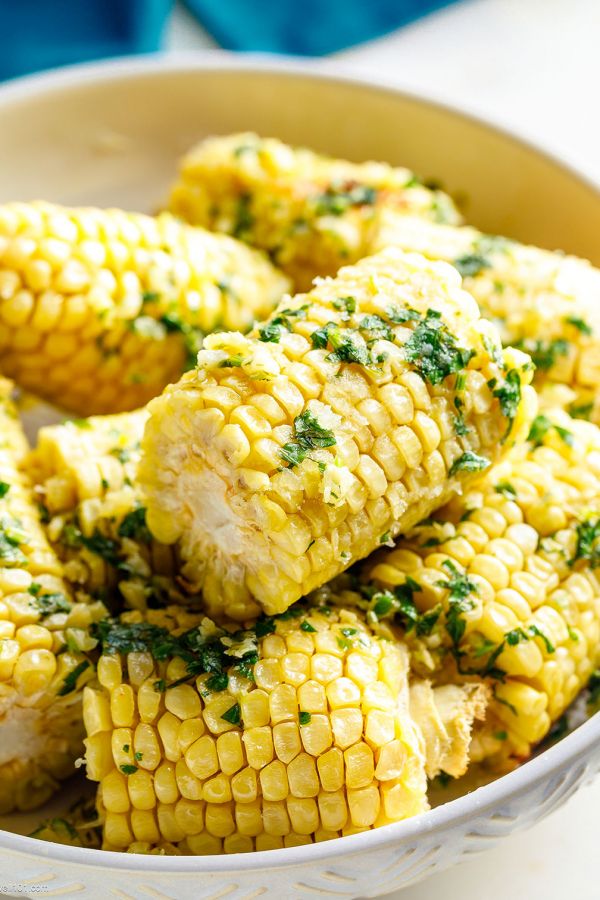Baked Corn on the Cob and Garlic Parmesan - #recipe by #eatwell101 - https://www.eatwell101.com/garlic-parmesan-baked-corn-on-the-cob